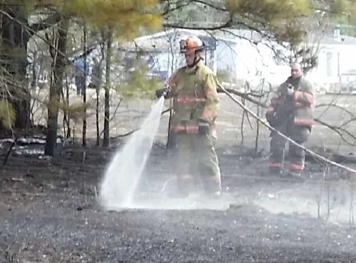 _Burn pile_ fire threatens West Florence neighborhood, ticket issued (Image 1)_53022