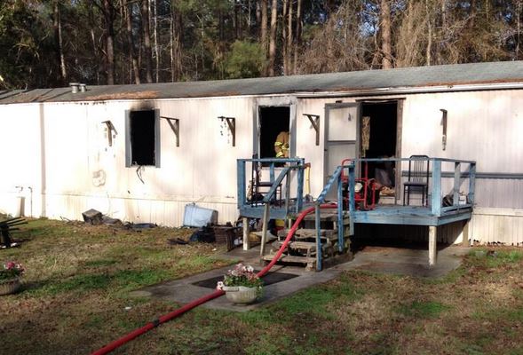 Fire destroys Loris mobile home (Image 1)_54741