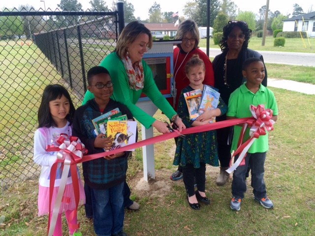 Cain Elementary School opened its first _Little Free Library_ (Image 1)_55391