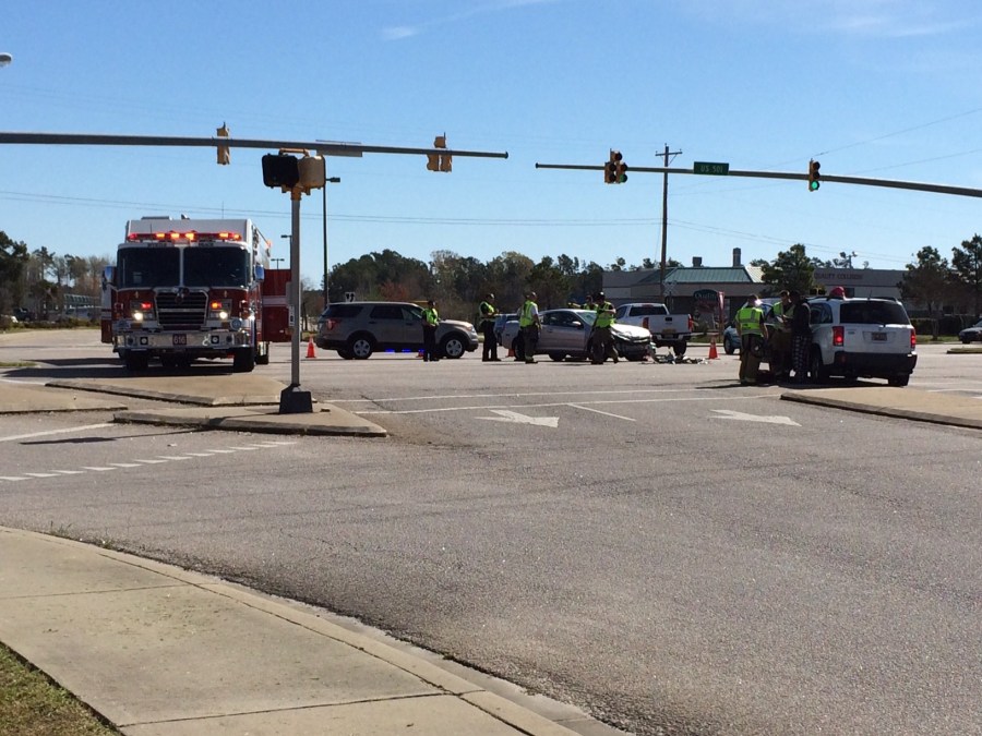 Traffic accident diverts traffic in Myrtle Beach. (Image 1)_55555