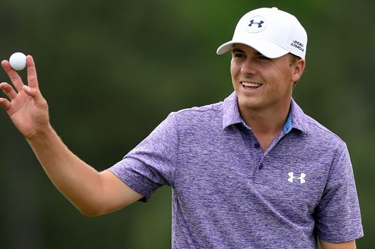 Spieth sets another scoring record, leads big at the Masters (Image 1)_56146