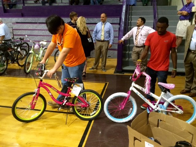 Robinson Nuclear plant in Darlington county gives away bikes to Pee Dee children (Image 1)_57787