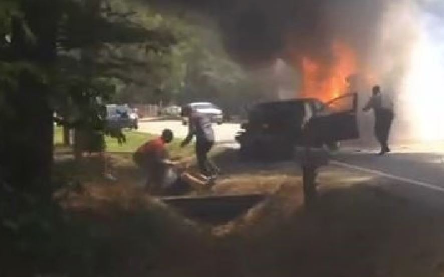 'Hero' Army Captain saves 3 people from fiery car-crash (Image 1)_58565