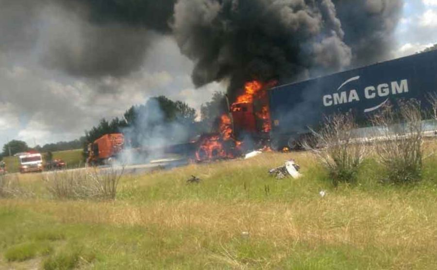 5 dead in GA I-95 crash involving 3 tractor-trailers and 4 cars (Image 1)_58681