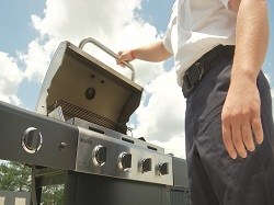 Grilling safe on Memorial Day (Image 1)_58860