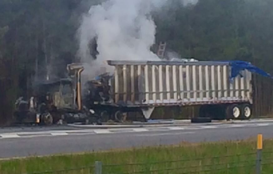 Tractor-trailer fire snarls traffic on Interstate 20 in Darlington County (Image 1)_60004