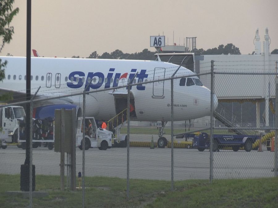 Vacationers Stranded in Myrtle Beach after canceled flights (Image 1)_60490