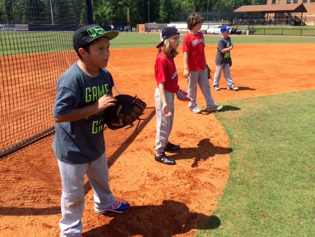 Florence Redwolves teach baseball basics to local kids (Image 1)_62776