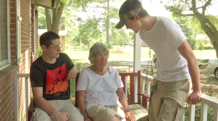 Two teens save 89 year old woman from house fire (Image 1)_62763