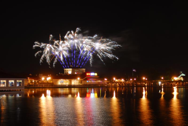 barefoot-fireworks_67875