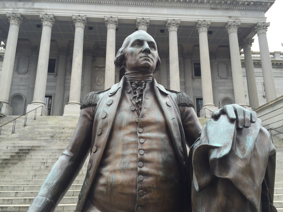 Washington statue at Statehouse_186647