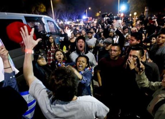 trump rally fight_219834