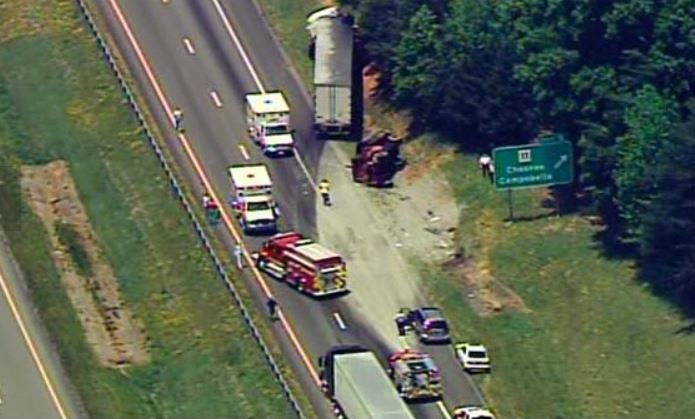 2 men killed in SC interstate crash with 18-wheeler (Image 1)_58217