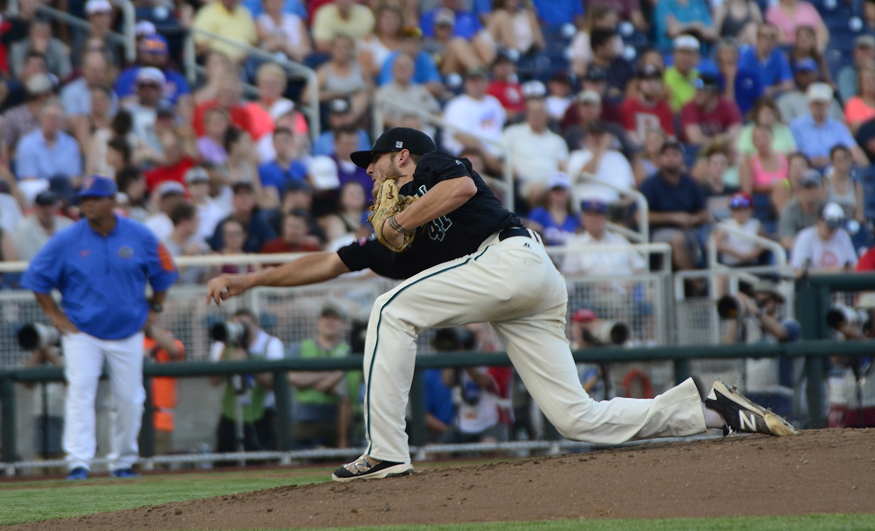 Andrew Beckwith vs Florida at College World Series_242113