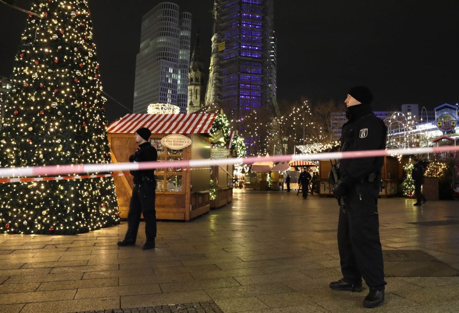 Berlin truck crash_322349