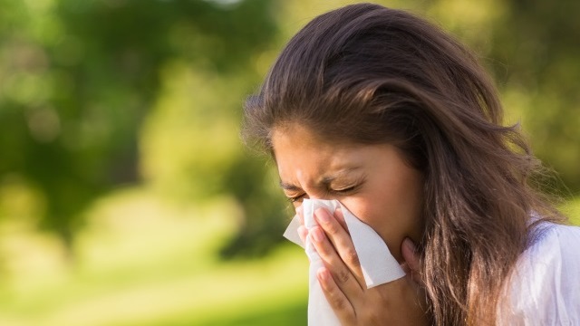 sneeze-sick-allergies_320337