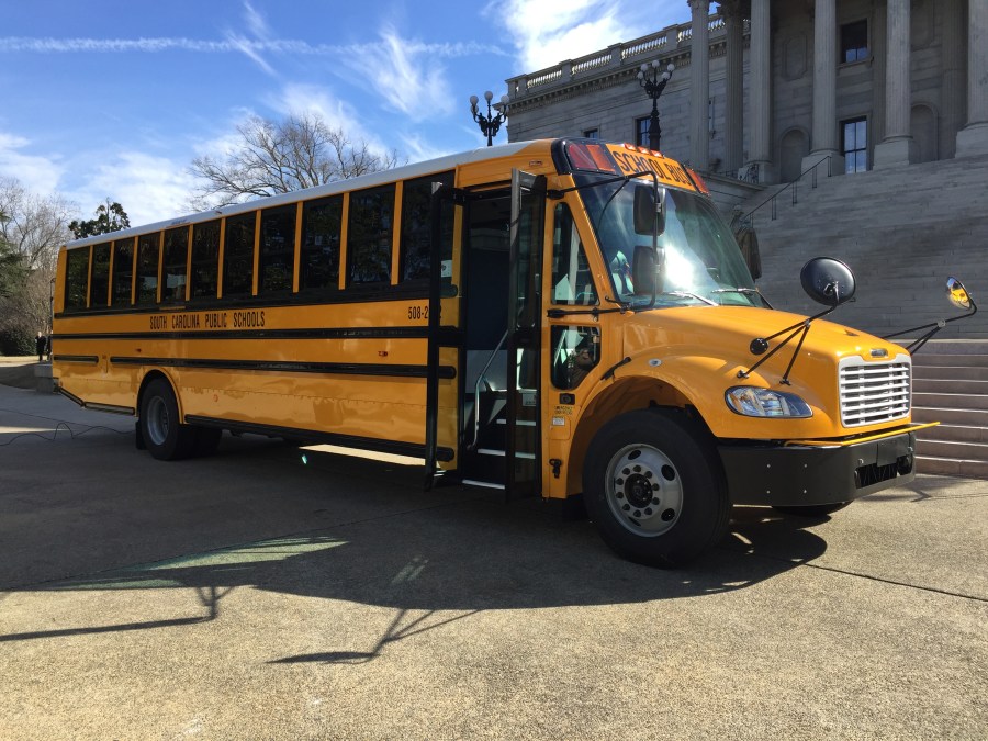 school-bus-at-statehouse_330273