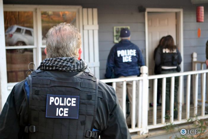 U.S. ICE officers conduct a targeted enforcement operation in Atlanta_350032