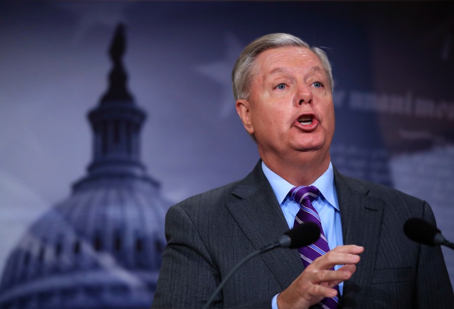 Trump_Lindsey_Graham_63754-159532.jpg12344695